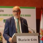 El presidente del Consejo Comarcal del Bierzo, Olegario Ramón, en la presentación de su ponencia en el VII Congreso de Diario de León sobre Economía del Bierzo.