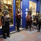 Las rutas teatralizadas acercan a los leoneses al comercio justo.