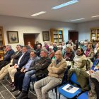 El público abarrotó la sala de la Casa Grande de Viloira para seguir este evento cultural del IEB y el IEV.