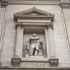 Estatua de Piteas, en la Bolsa de Marsella.