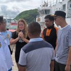 Fotografía cedida por el Equipo de Búsqueda y Rescate de Indonesia (SAR) de los equipos de rescate de Indonesia que ampliaron el área de búsqueda del español y tres de sus hijos desaparecidos desde el viernes tras el naufragio de una embarcación en aguas de la isla de Padar, al este de Bali.