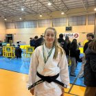 Sofía Antúnez posa con su medallla de plata.