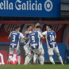 Los jugadores de la Ponferradina celebran el primer gol de Andújar.
