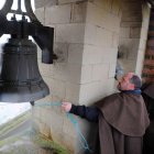 Las campanas tocan para frenar las lluvias y las tormentas.  Fervudo y comida de hermandad.  Participación de los vecinos.