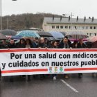 Cabecera de la manifestación en defensa de la sanidad rural, en Toreno.