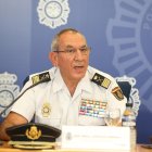 Archivo - El director adjunto operativo, José Ángel González, interviene en la presentación de la iniciativa para concienciar sobre los peligros asociados al juego online.