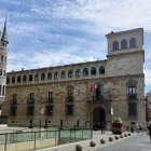 Archivo - Palacio de los Guzmanes, sede de la Diputación de León.