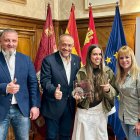 El presidente de la Diputación y los diputados Octavio González y Patricia Martínez han recibido este miércoles a la esquiadora leonesa.
