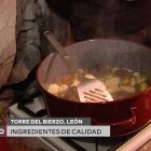 El guiso tradicional de jabalí con patatas y castañas toma forma en plena mina de Torre del Bierzo, un escenario real que conecta cocina y memoria minera en RTVE