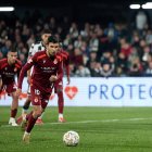 Chacón dio el empate a la Cultural al transformar el penalti como muestra la imagen.