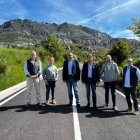 Visita de las autoridades a la carretera ya finalizada.
