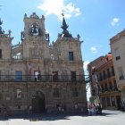 Plaza Mayor, con el Ayuntamiento de Astorga.
