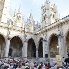 Lleno en la Catedral en la primera sesión de ‘Poemas en el Claustro’ con Sol Gómez Arteaga y Raquel del Val.