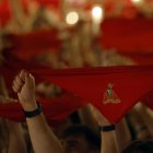 Pamplona se despide de las fiestas de San Fermín entonando el "Pobre de mí". EFE/ Jesus Diges.