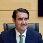 El consejero de Industria, Universidades, Empleo y Comercio, Juan Carlos Suárez-Quiñones, comparece en las Cortes para presentar el programa de actuaciones de su departamento en la XII legislatura.