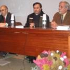 Manuel Arias, Miguel Ángel González y Martín Martínez ayer durante la presentación del libro