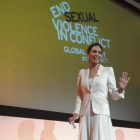 Angelina Jolie y William Hague, anfitriones de la cumbre, ayer.