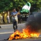 Un joven cruceño porta una bandera para reivindicar la autonomía de la región boliviana