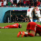 Irán celebra ante la desolación de los jugadores galeses su triunfo por 2-0.TAHERNEKARE
