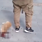 Fotograma de un vídeo que muestra el momento posterior al brutal asesinato del animal. TWITTER