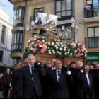 La Virgen de los Dolores en un momento de su recorrido por Astorga