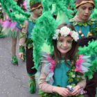 El gran desfile de Carnaval en la tarde del martes reunirá a miles de personas tanto en una comitiva encabezada por la Musa 2023 como a lo largo de un recorrido en el que la música, la fiesta y el colorido estarán presentes. ALEJANDRO RODRÍGUEZ