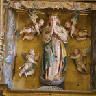 Imagen de la Virgen, que corona el retablo de la iglesia de San Andrés en Valdescapa. RAMIRO