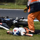 El cuerpo inerte del inglés John McPhee tras ser terriblemente golpeado por la moto del italiano Andrea Migno.