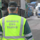 La Guardia Civil de Tráfico detectó en una carretera de Arganza la simulación del accidente.