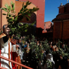 El Perdón celebró ayer un acto multitudinario de Los Ramos en la Iglesia de San Francisco de la Vega. FERNANDO OTERO