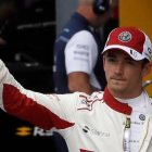 Charles Leclerc, de Mónaco, saluda al público de Monza.