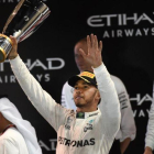 Lewis Hamilton, en el podio de Abu Dabi.