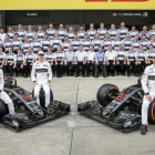 McLaren-Honda al completo en la temporada pasada.