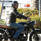 El actor Gerard Butler, a lomos de su motocicleta.