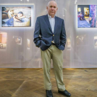 Steve McCurry, en el palacio de la Bolsa de Bruselas, donde expone parte de su obra fotográfica.  STEPHANIE LECOCQ