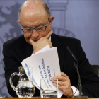 El ministro de Hacienda en funciones, Cristóbal Montoro, en rueda de prensa posterior al Consejo de Ministros del 29 de abril.