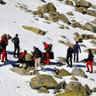 Un momento del rescate del montañero en la Sierra de Gredos.