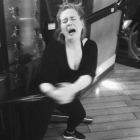 Adele, haciendo una mueca de esfuerzo titánico en el gimnasio.