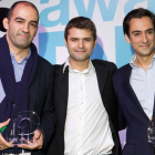Edson Elguer (izquierda) y Eduardo Fernández (derecha), conel premio ‘E-commerce and Marketing Award 2011’.