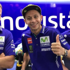 Valentino Rossi celebra hoy, en Motorland (Alcañiz, Aragón), que los doctores le permitan correr