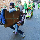 La imaginación es una de las claves del enorme éxito del Carnaval de La Bañeza, que ayer vivió su desfile más grande y participativo