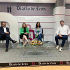 Óscar Barrero, Virgina Gómez, Cristina Fanjul y Julio Álvarez, antes de la mesa redonda. RAMIRO