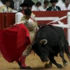 Abellán, arrimándose en el toreo de muleta