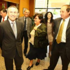 Arranz, a su llegada al Iesve con la directora provincial.