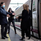 La ministra de Transportes, Movilidad y Agenda Urbana, Raquel Sánchez, recibe este lunes al presidente de la Junta de Castilla y León, Alfonso Fernández Mañueco, en la Estación de Zamora.