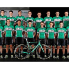 Miguel Ángel, segundo por la izquierda en la segunda fila, afronta su cuarta temporada en la formación navarra. CAJA RURAL TEAM