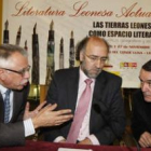 Fernando Aller, Rogelio Blanco y Nicolás Miñambres, en los instantes previos al acto de clausura del