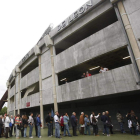 Los exteriores del estadio de fútbol servirán para lucir firmas publicitarias.