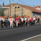 Los vecinos de la Mansilla de las Mulas portaron una ofrenda floral para la Virgen de Gracia.