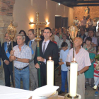 Oláiz, Manuel García y otros miembros de la Corporación, ayer en la iglesia de Villarrodrigo.